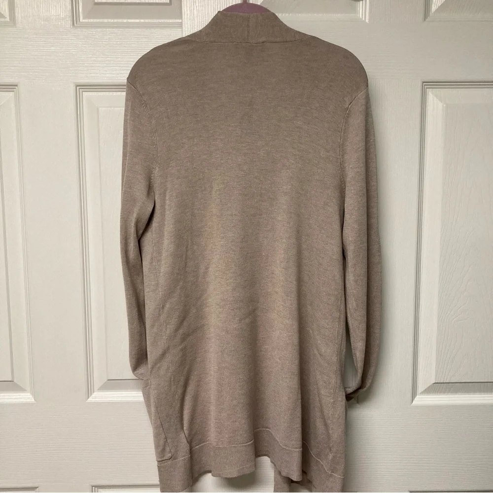 NWT Express 2 pocket open cardi Size M in Light Mocha
